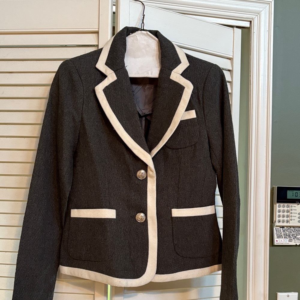 Elegant Black and Cream Women's Blazer